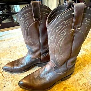 Frye  Women’s Billy Size 9 Boots